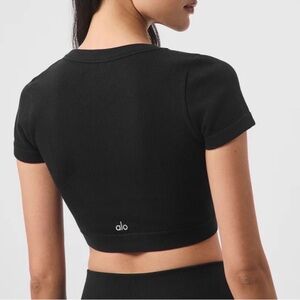 ALO Yoga Black Ribbed Short Sleeve Crop Top